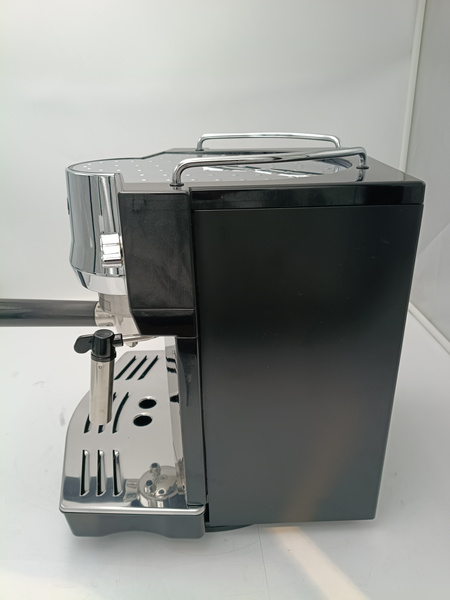 OUTLET 24570 - Ekspres do kawy DeLonghi EC 820.B