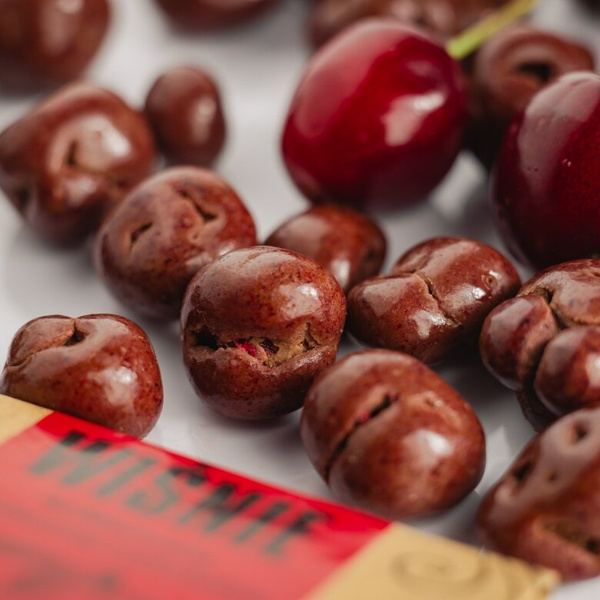 Wiśnie liofilizowane w mlecznej czekoladzie M.Pelczar Chocolatier  100g