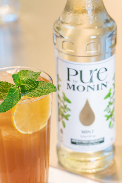 Syrop bez dodatku cukru PURE by MONIN - Mięta 0,7 L