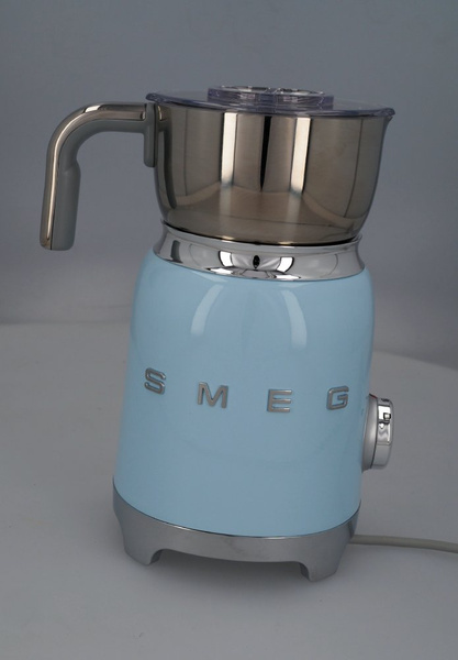 OUTLET 6581 - Spieniacz do mleka Smeg MFF11PBEU - Błękitny