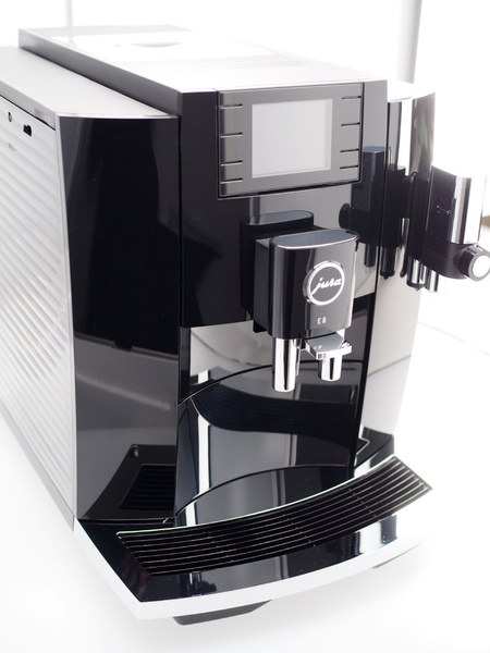 OUTLET - Ekspres do kawy Jura E8 Piano Black (EB)