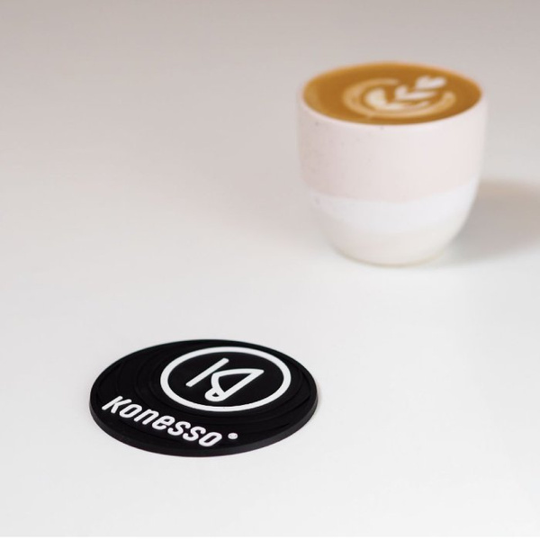 Podkładka z logo Konesso pod filiżankę/kubek 