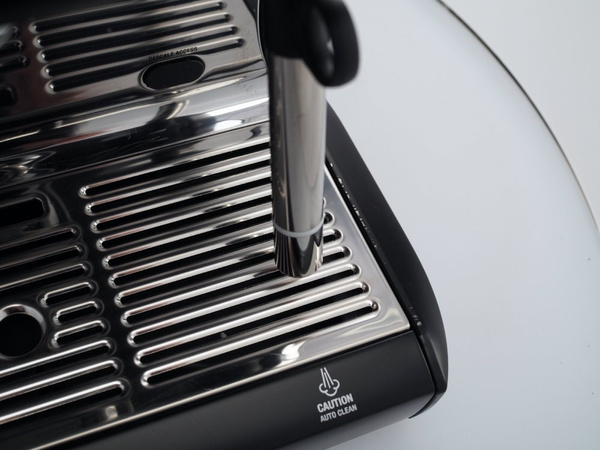 OUTLET - Kolbowy ekspres do kawy Sage SES990BTR