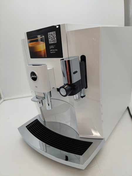 OUTLET 9767 - Ekspres do kawy Jura E8 Piano White (EC)