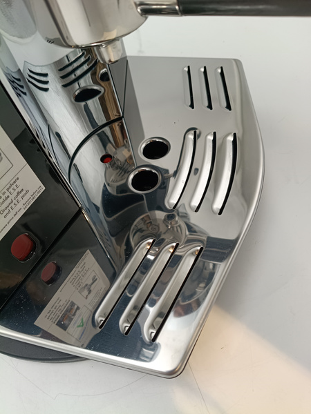 OUTLET 24570 - Ekspres do kawy DeLonghi EC 820.B