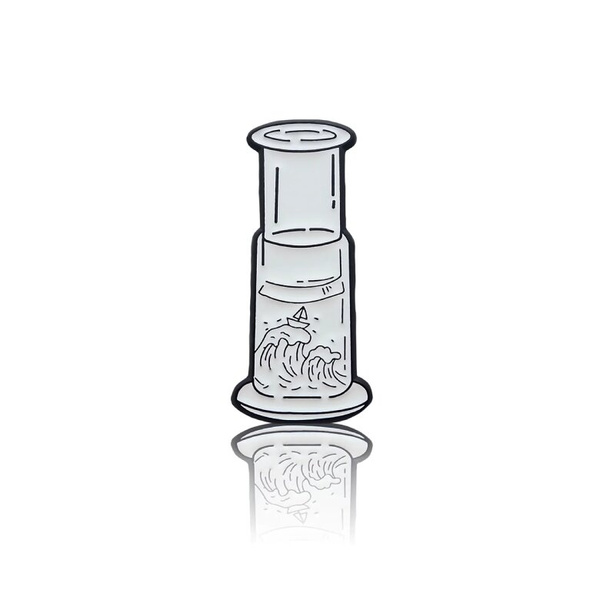 Przypinka - Morze w aeropressie