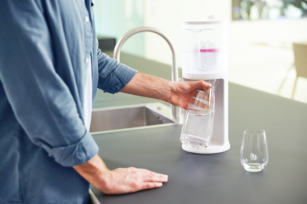 Dzbanek filtrujący wodę BWT AQUAlizer Station + 1 wkład + 1 szklana karafka