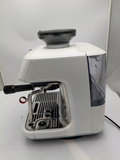 OUTLET 23548 - Ekspres do kawy Sage the Barista Touch™ Impress SES882SST - Biały