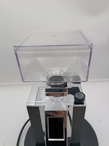 OUTLET 5320 - Eureka Mignon Specialita Matte Black 16CR - Czarny