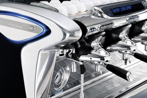 Ekspres do kawy Faema Emblema RS półautomatyczny 3-grupowy - NIEDOSTĘPNY 