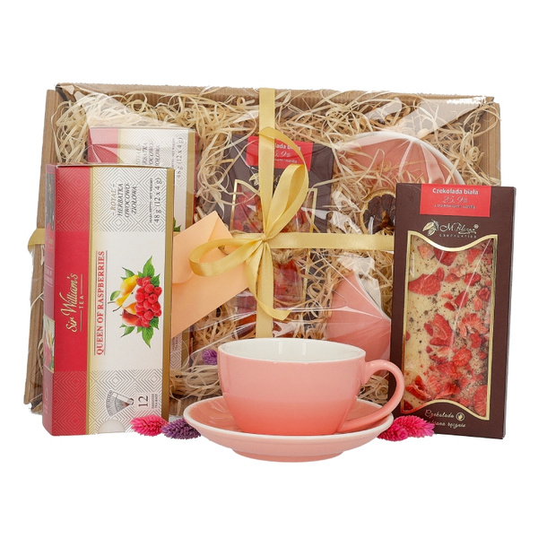 Zestaw prezentowy z różową filiżanką, herbatą i różową czekoladą