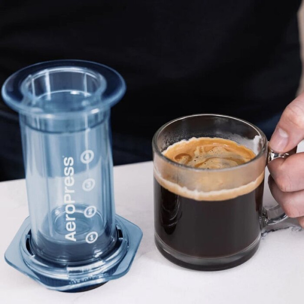 Zaparzacz do kawy AeroPress Clear - Niebieski