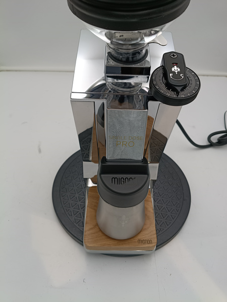 OUTLET 19684 - Młynek do kawy Eureka Mignon Single Dose PRO Chrome