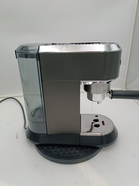 OUTLET 7325 - Ekspres do kawy DeLonghi EC 685.BK